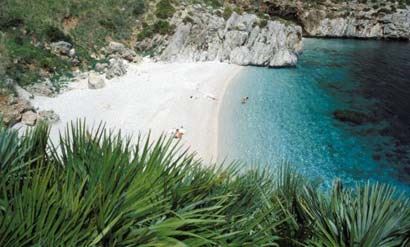 揭秘转运符的妙用:这些符咒真的可以改变你的命运