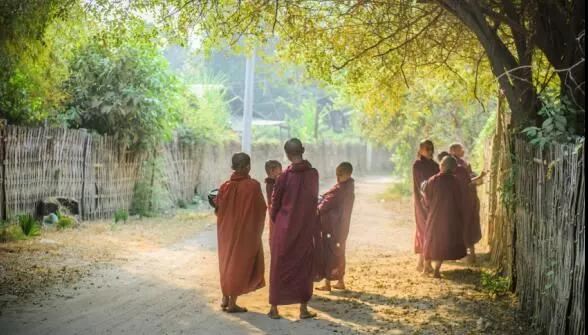 超度亡灵表文用啥颜色纸写？超度亡灵文书纸张颜色建议