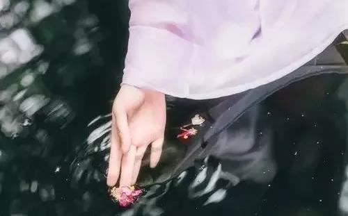 十二星座是按阴历还是阳历?怎么知道自己是哪个