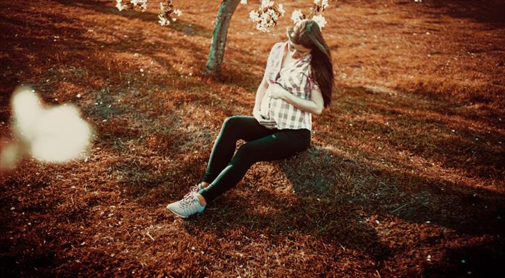 囊胚移植十二天后有强烈的姨妈感应该怎么缓解？