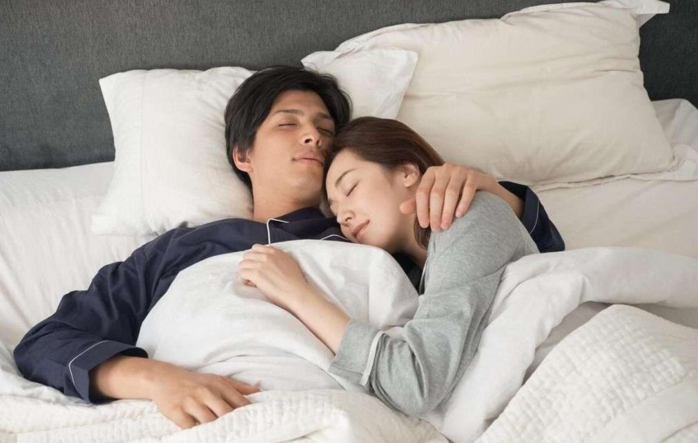 孕妇最初怀孕时查男孩子女孩有哪些方法？怀男孩子女孩有什么特征？