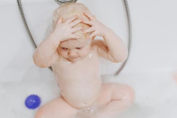 孕妇怀男孩体内雄性激素变高后会出现哪些表现?