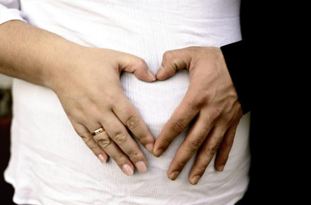 试管婴儿移植的胚胎质量越好是不是着床就越早呢？