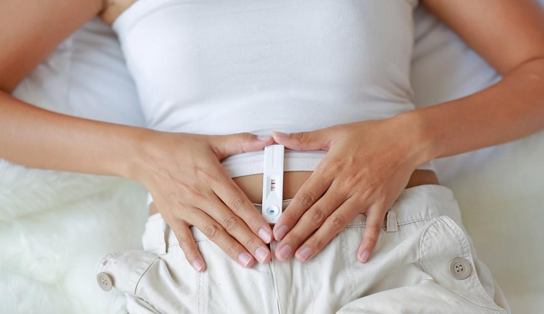 试管鲜胚移植后13天尿检结果显示阴性是什么意思？