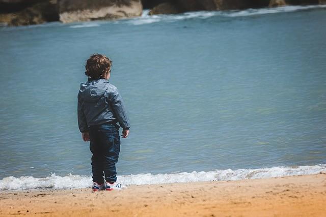 卵泡变成囊肿排卵试纸怎么显示呢？使用排卵试纸要注意什么呢？